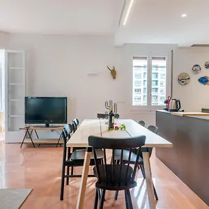 New Floor With A Lot Of Light & Aircon Apartamento